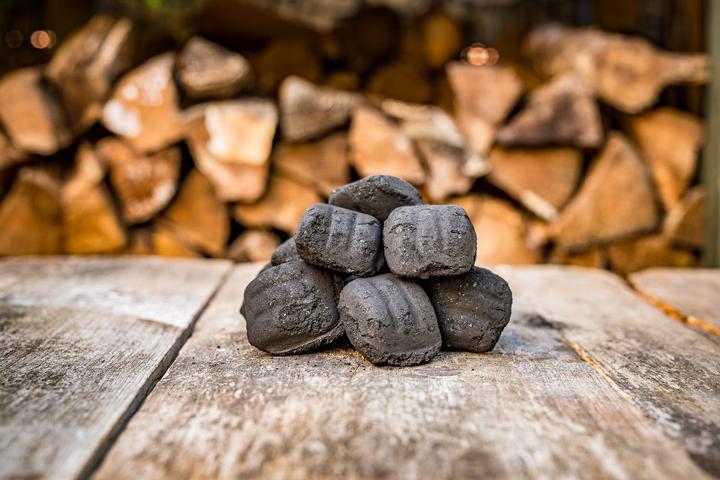 Actual product image Grillfürst Männerglut coconut - 10 kg barbecue briquettes made from coconut shells (10 kg)