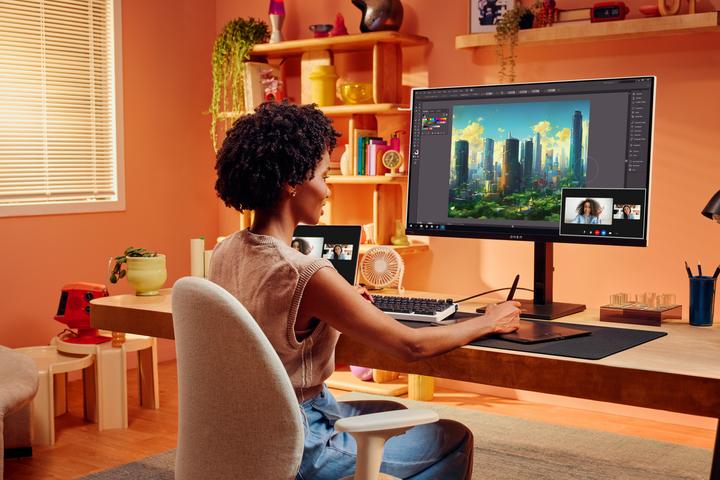 Produktbild HP OMEN Transcend 31,5 Zoll UHD 240 Hz OLED Gaming-Monitor – OMEN Transcend 32 (3840 x 2160 Pixel, 31.50")