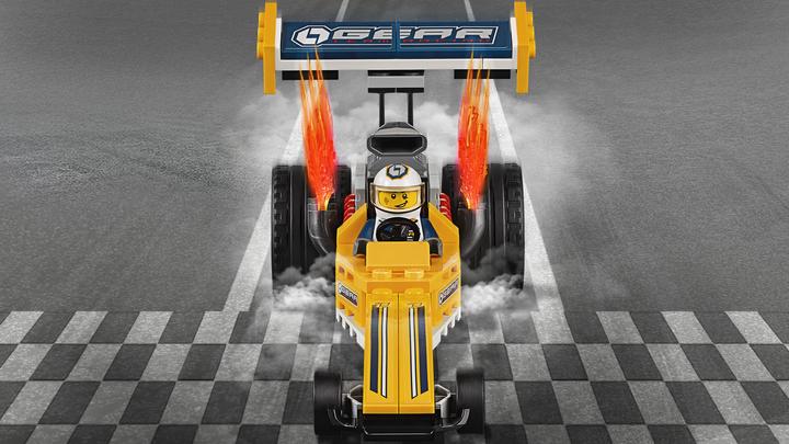 Actual product image LEGO City Dragster Transporter (60151, LEGO City)
