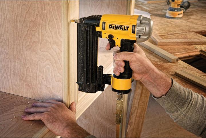 Produktbild DeWalt Pneumatischer Nagler