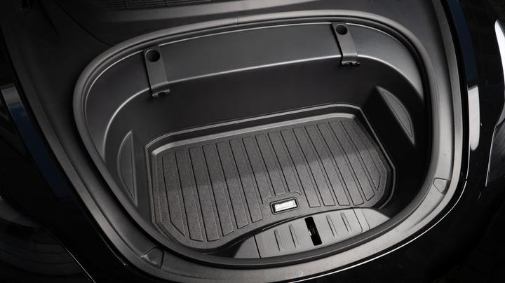 Actual product image Made4EV Taschenhaken für den Frunk des Tesla Model 3