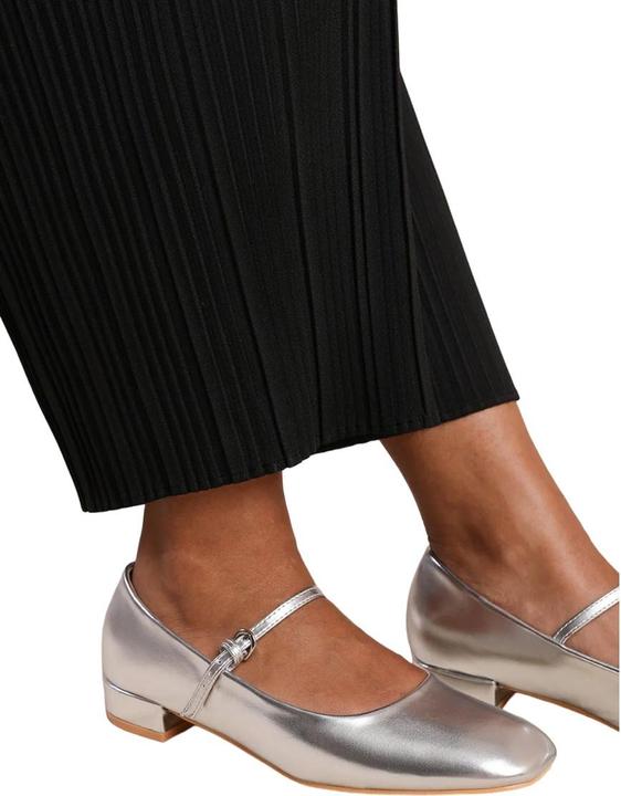 Actual product image Where's That From Womens/Ladies Minsk Metallic PU Buckle Detail Low Heel Pumps (40)