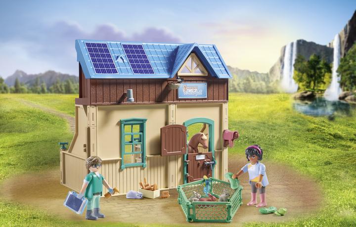 Actual product image Playmobil Amelia & Whisper with horse box (71353, Playmobil Horses of Waterfall)