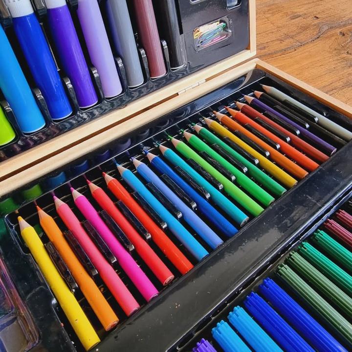 Actual product image Artist Drawing and Painting Set 180