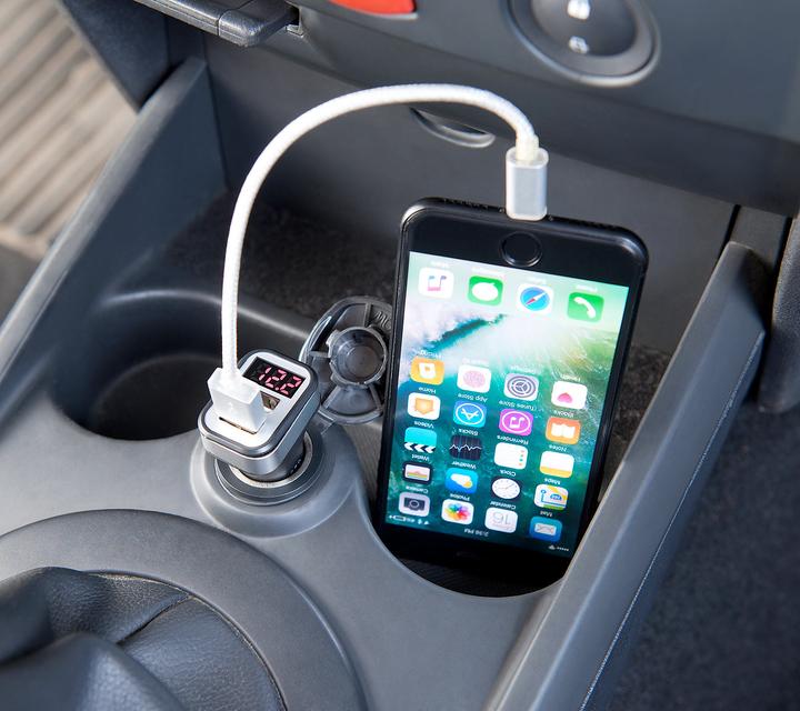 Produktbild Revolt Kfz-USB-Ladegerät mit Spannungswarner & LED-Display