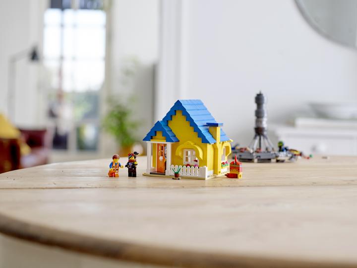 Actual product image LEGO Emmet's Dream House/Rescue Rocket (70831)