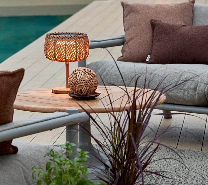 Produktbild Cane-line Illusion Glow Tischlampe Klein mit Solar-Akku LED Modul (IP44)