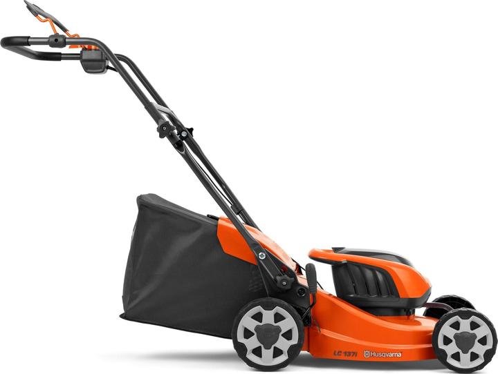Actual product image Husqvarna LC 137i (Rechargeable battery operated)