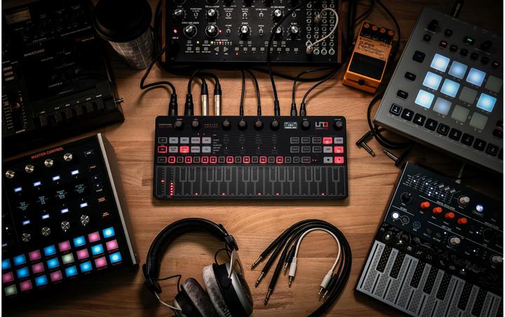 Immagine prodotto IK Multimedia Sintetizzatore UNO Synth Pro Desktop - Edizione nera