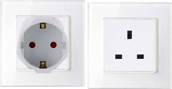 Actual product image Intirilife Socket adapter set of 4 UK type G to EU