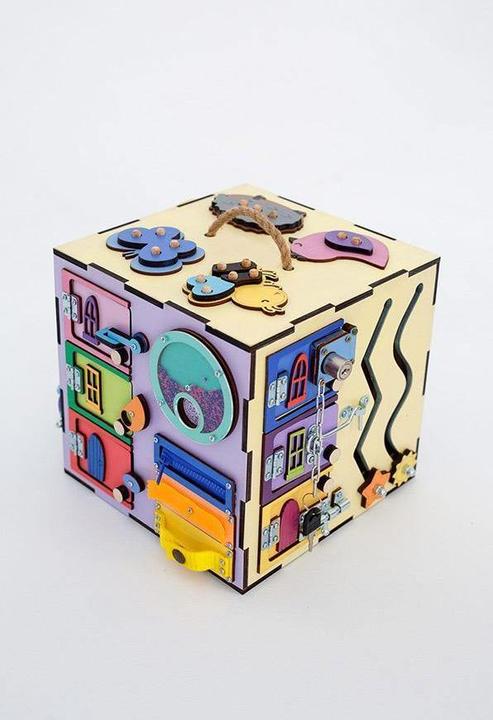 Produktbild Activity Board Aktivitätswürfel, Motorikwürfel holz gross, Montessori Lernspielzeug für Kinder - Reise, Gelb