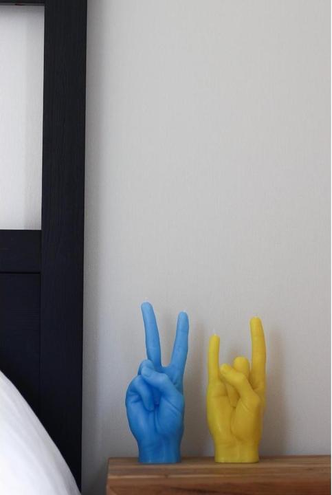 Actual product image Candle Hand Victory (1 pcs.)