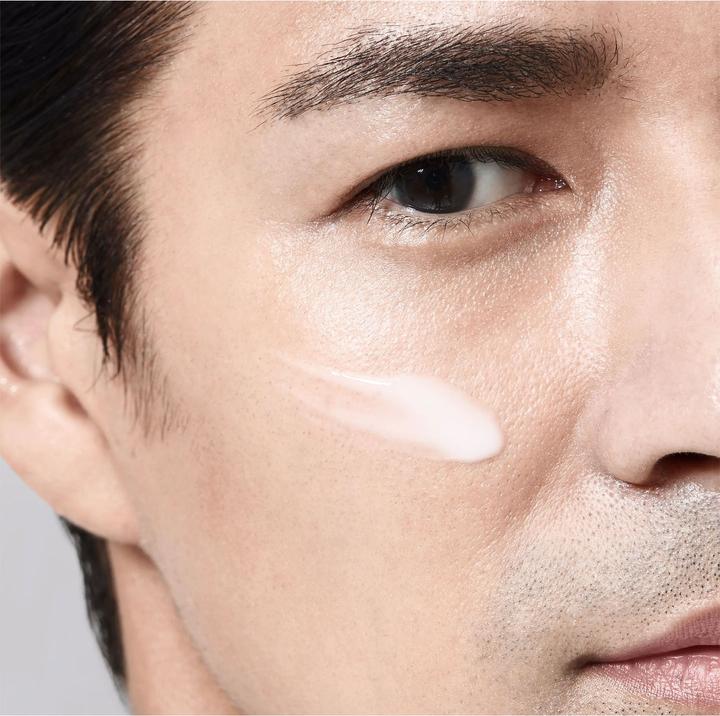 Actual product image Shiseido Energising Moisturizer Extra Light Fluid (100 ml, Face fluid)