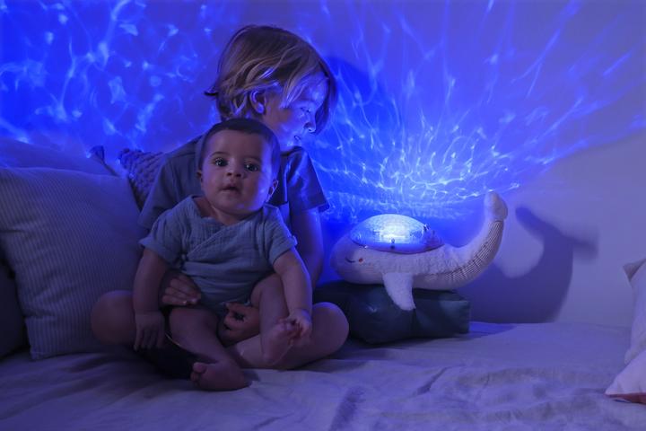 Actual product image Cloud B Cloudbox Tranquil Whale - Nachtlicht Weiss (Wiederaufladbar)