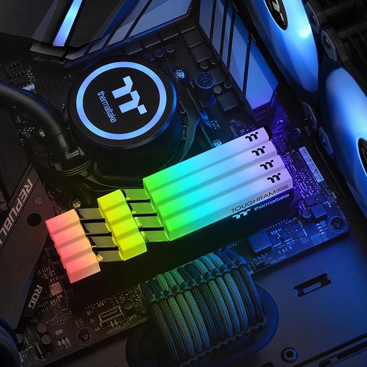Produktbild Thermaltake TOUGHRAM RGB 16GB (2x8GB) DDR4 4600MHz C19 Arbeitsspeicher (2 x 8GB, 4600 MHz, DDR4-RAM, DIMM)
