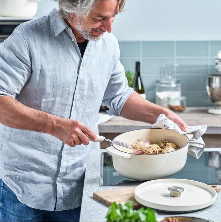 Productafbeelding KitchenAid braadpan 30cm - gemailleerd gietijzer - amandel wit - ovaal (30 cm, Braadpan + kasserol, Gietijzer)