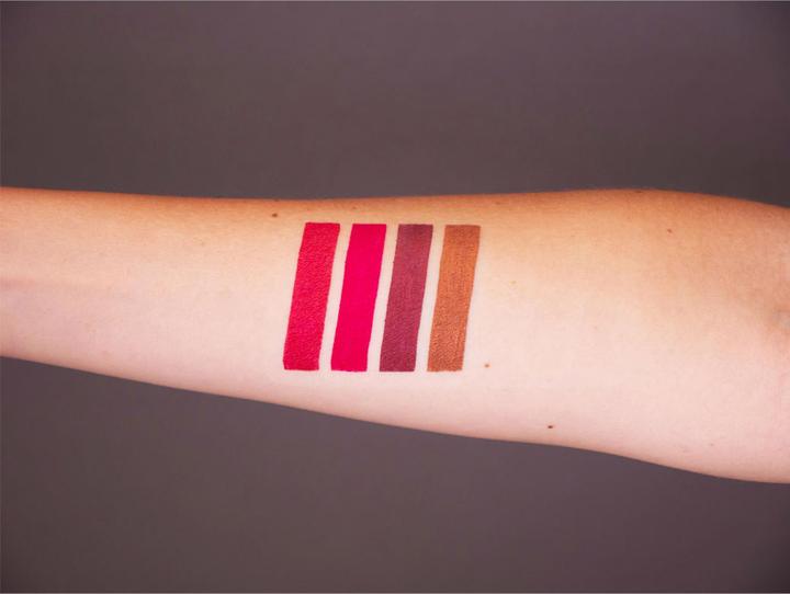 Immagine prodotto Deborah Milano Rossetto Fluido Velvet Mat Rosso Scuro (14)
