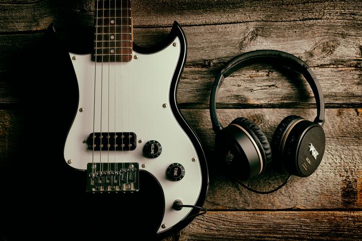 Actual product image Vox Amplification VGH-AC30 DJ Over Ear Headphones Wired Stereo Black (Cable)
