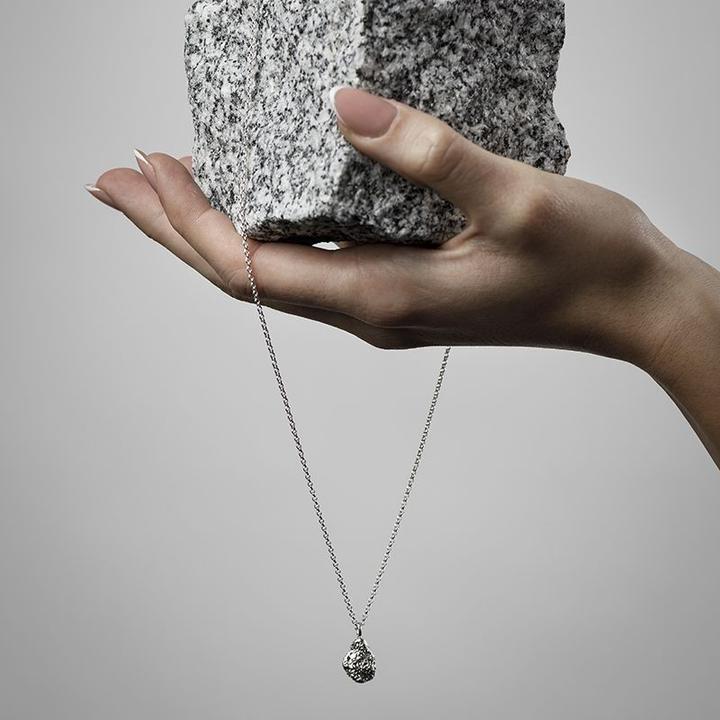 Immagine prodotto Changemaker Ciondolo tufo lava argento riciclato (Argento riciclato proveniente da Svizzera, Germania e Austria)