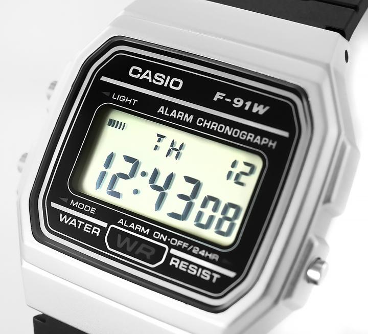 Actual product image Casio Retro Vintage - F-91WM-7A (Digital watch, 33 mm)