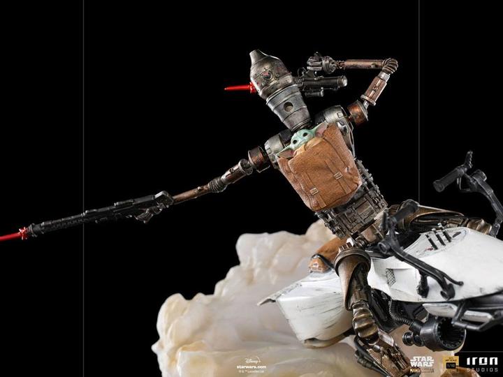 Actual product image Iron Studios Star Wars The Mandalorian statuette 1/10 Deluxe Art Scale IG-11 & The Child 20 cm