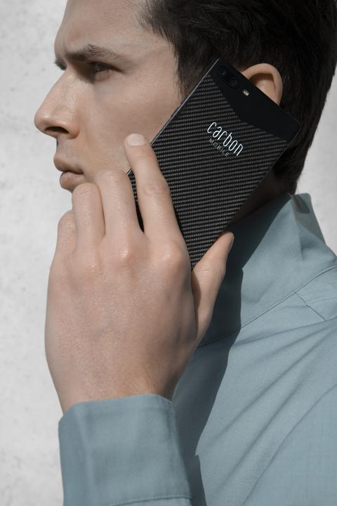 Actual product image Carbon Mobile Carbon 1 MK II (256 GB, Original Carbon Fiber, 6.01", Dual SIM + SD, 16 Mpx, 4G)
