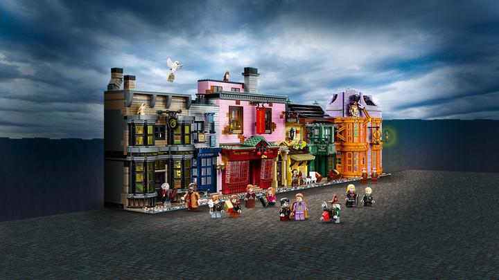 Actual product image LEGO Harry Potter Diagon Alley (75978, LEGO Harry Potter, LEGO Rare Sets)