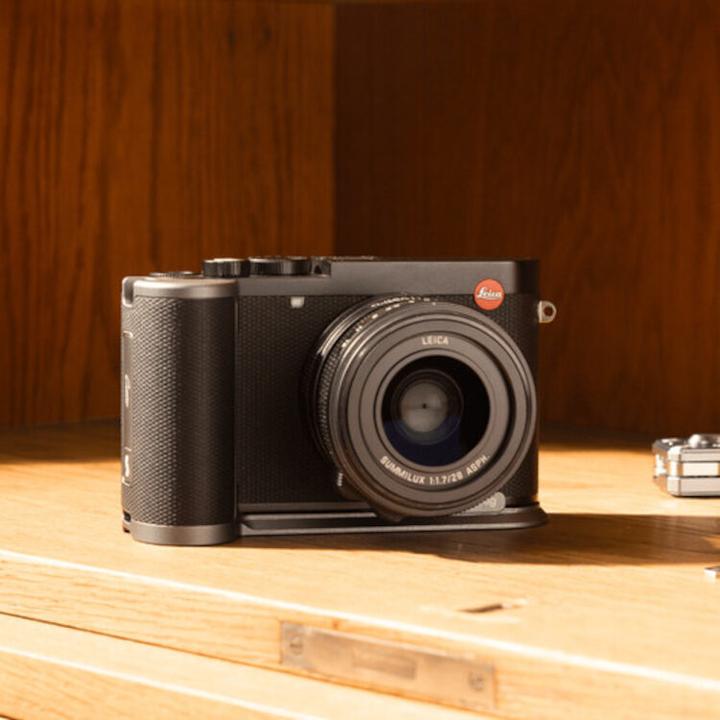 Actual product image SmallRig L-Shape Mount Plate with Handle for Leica Q3 4568 (Grip)