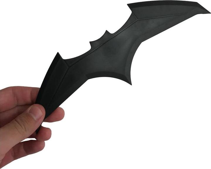 Produktbild Factory Entertainment DC Comics Live Action Roleplay-Replik Batman Batarang 25 cm
