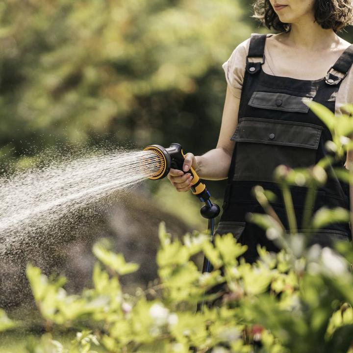 Productafbeelding Fiskars Spuitpistool Multi, 5 functies, Traploos regelbaar debiet, Met voorregelaar en aan/uit-schakelaar