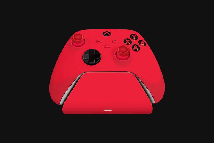 Actual product image Razer Essential Duo Bundle Kaira X for Xbox Charging Stand for Xbox Controller red (Cable)