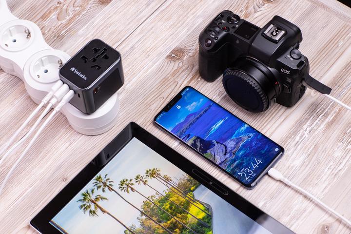 Actual product image Verbatim Universal Travel Adapter