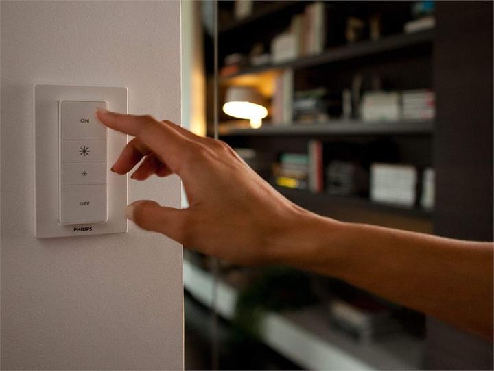 Actual product image Philips Hue White BT Starter Set (E27, 9.50 W, 806 lm, 3 x, F)