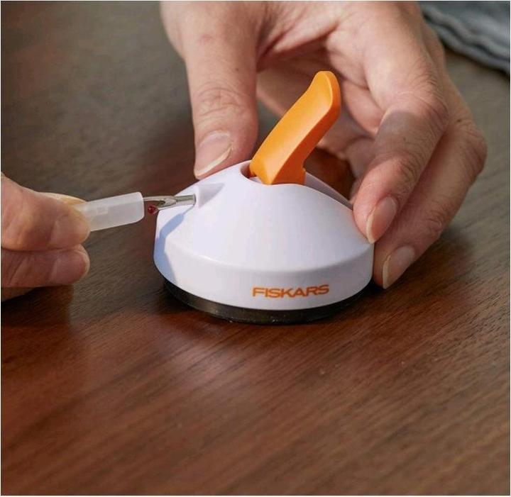 Actual product image Fiskars Seam ripper white, orange (9 cm)