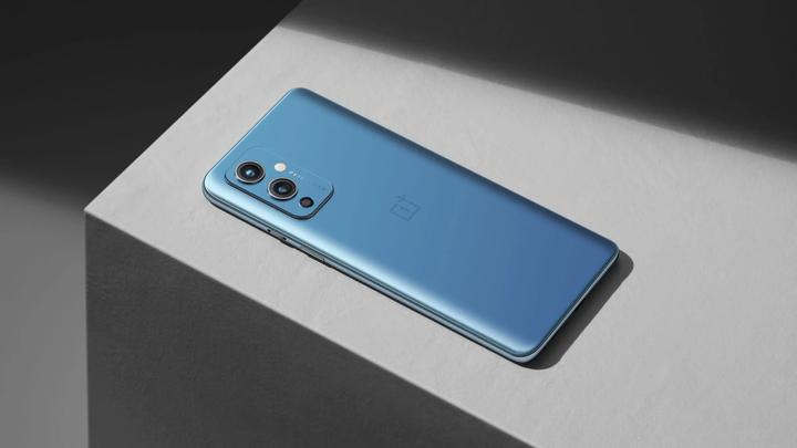 Produktbild OnePlus 9 (8GB) (128 GB, Arctic Sky, 6.55", Dual SIM, 48 Mpx, 5G)