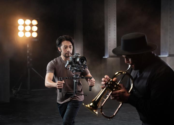 Image du produit DJI RS 2 Pro Combo (Appareil photo reflex, 4.50 kg)
