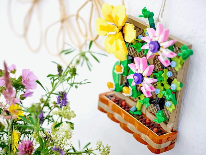 Image du produit LEGO Barrière de fleurs (40683)