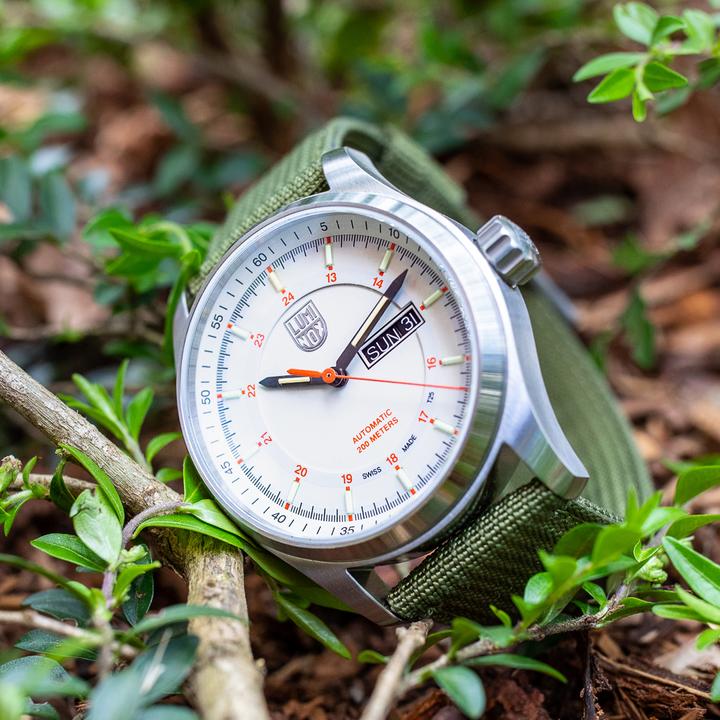 Actual product image Luminox Atacama Field Automatic 1900 Series (Analogue wristwatch, Diving watch, Swiss made, 44 mm)