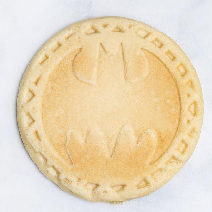 Actual product image Uncanny Brands DC - Batman - Gaufrier