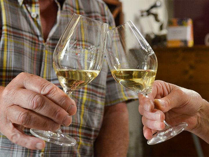 Immagine prodotto Smartbox Degustazione di 4 vini per 2 persone, visita guidata alle cantine e bottiglia da portare via in (2 pers.)