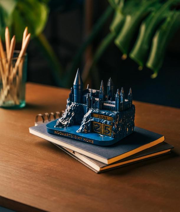 Produktbild NoName HARRY POTTER - Calendrier Perpétuel 3D en Résine - '9x10x14cm' (Harter Einband)