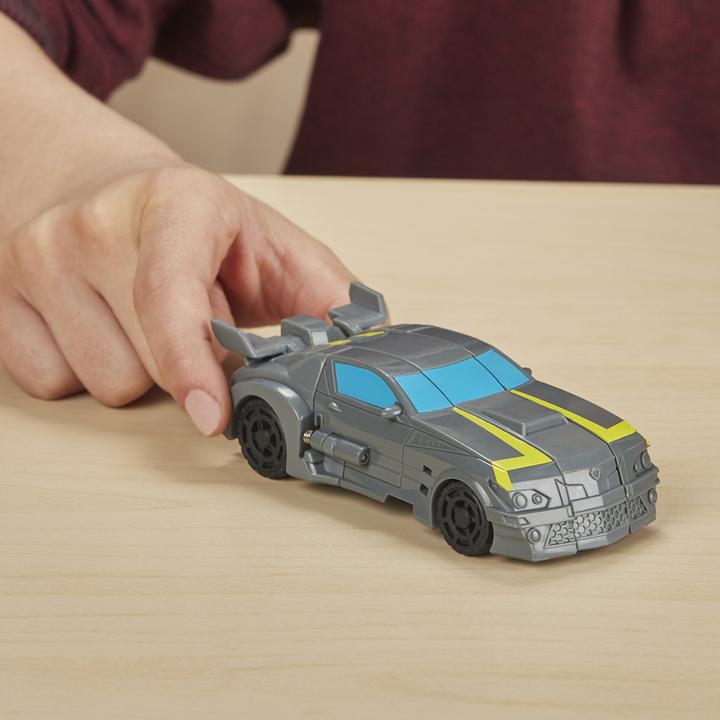 Actual product image Hasbro Transformers Cyberverse 1 Step Shadow Bumblebee