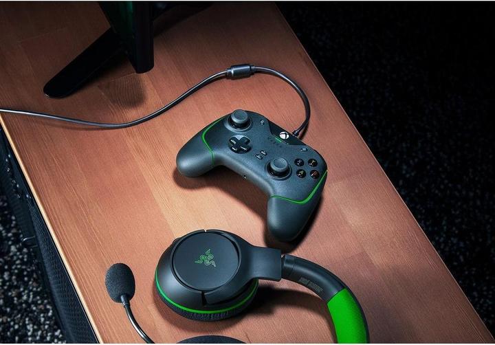 Actual product image Razer Wolverine V2 (Xbox Series S, Xbox One S, PC, Xbox One X, Xbox Series X)