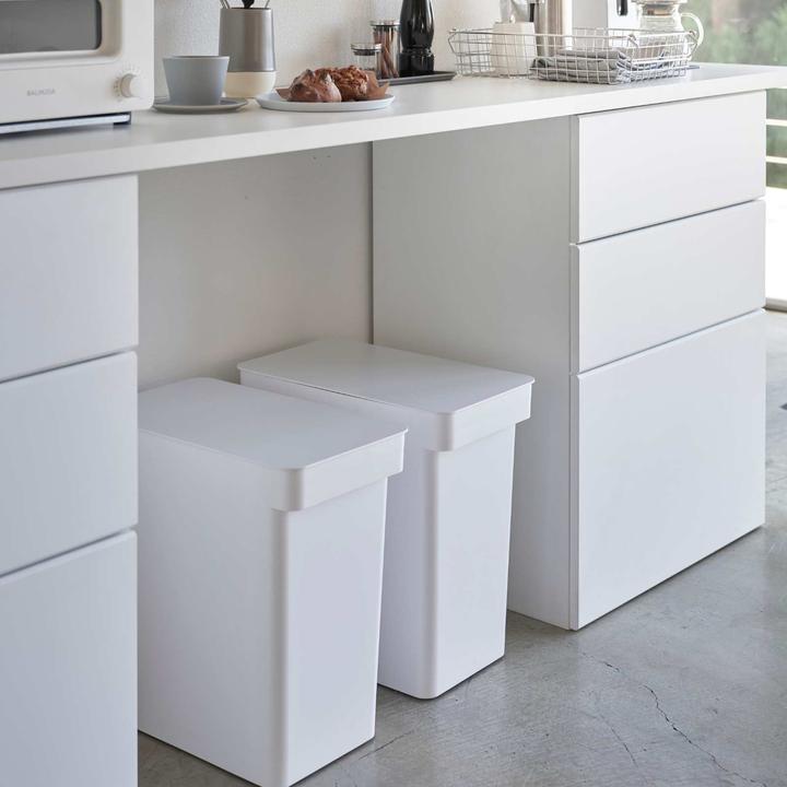 Actual product image Yamazaki Airtight waste bin with castors TOWER (25 l)