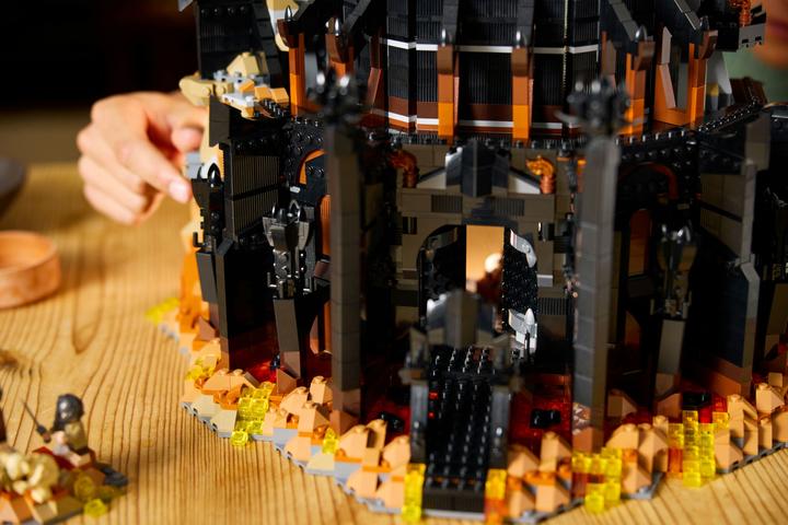 Actual product image LEGO The Lord of the Rings: Barad-dûr (10333, LEGO Icons, LEGO Rare Sets)
