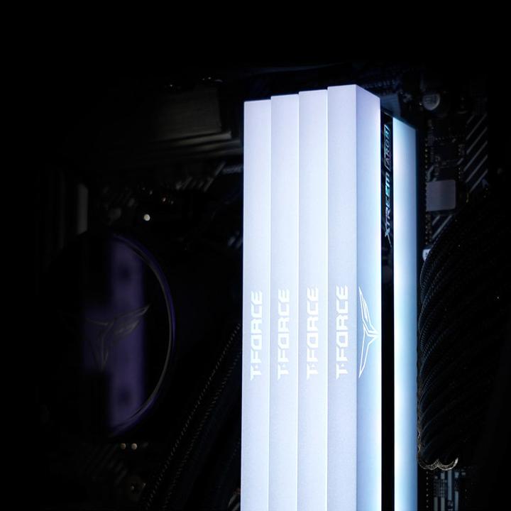 Produktbild Team Group T-Force Xtreem ARGB, DDR4-3200, CL14 - 16 GB Dual Kit (2 x 8GB, 3200 MHz, DDR4-RAM, DIMM)