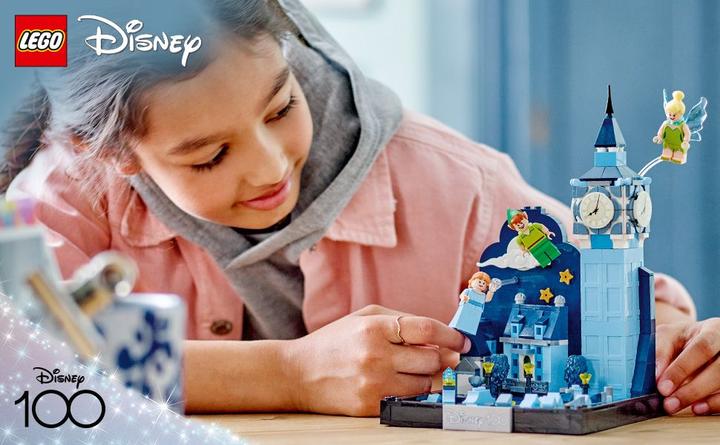 Actual product image LEGO Disney Peter Pan's & Wendy's Flight Over London (43232, LEGO Disney)