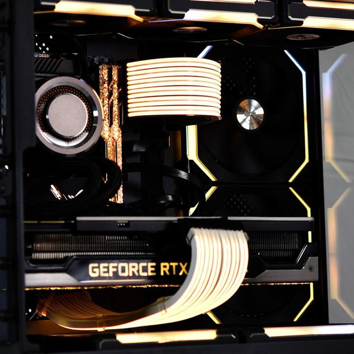 Immagine prodotto Lian-Li Strimer Plus Cavo di alimentazione triplo 8-pin RGB PCIe VGA + telecomando (RGB)