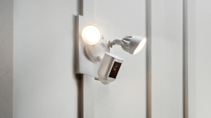 Actual product image Ring Floodlight Cam (1920 x 1080 Pixels)
