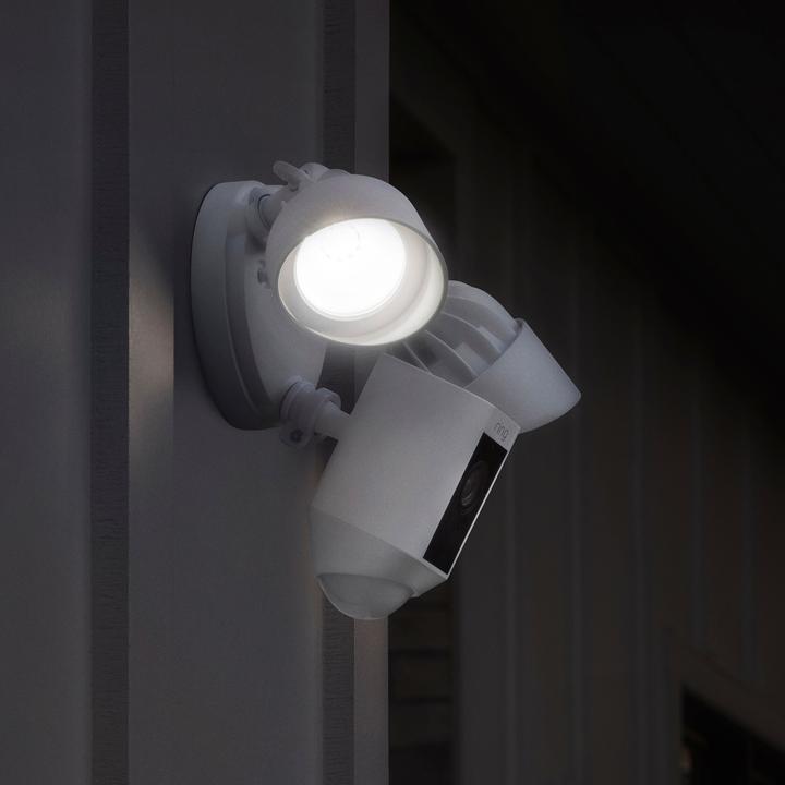Actual product image Ring Floodlight Cam (1920 x 1080 Pixels)